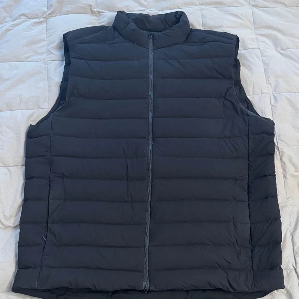 Lululemon Men's navigation down Black Vest size XL excellent condition - Picture 1 of 4